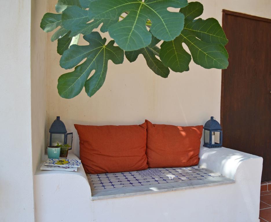 Bed And Book Giusino Bed & Breakfast ปาแลร์โม ภายนอก รูปภาพ