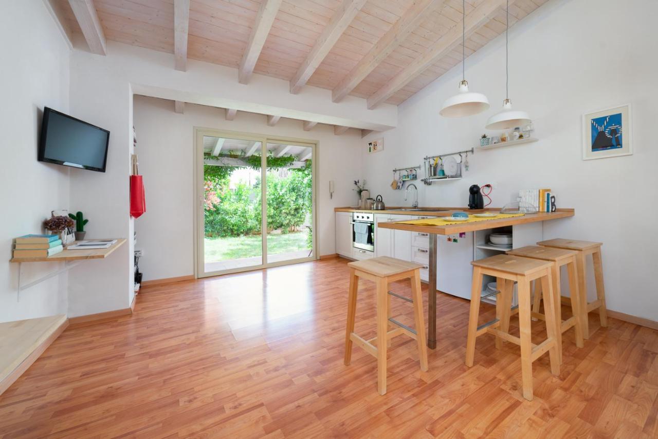 Bed And Book Giusino Bed & Breakfast ปาแลร์โม ภายนอก รูปภาพ